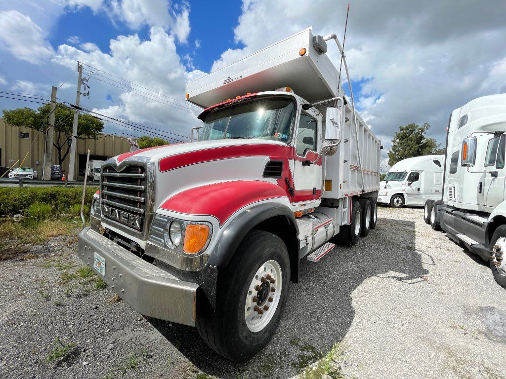 2003 MACK CV713 TRI-AXLE DUMP TRUCK - STOCK: 04976 2003 MACK CV713 TRI-AXLE DUMP TRUCK - STOCK: 04976