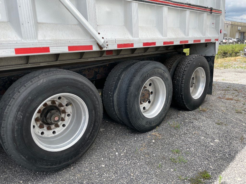 2003 MACK CV713 TRI-AXLE DUMP TRUCK - STOCK: 04976 2003 MACK CV713 TRI-AXLE DUMP TRUCK - STOCK: 04976