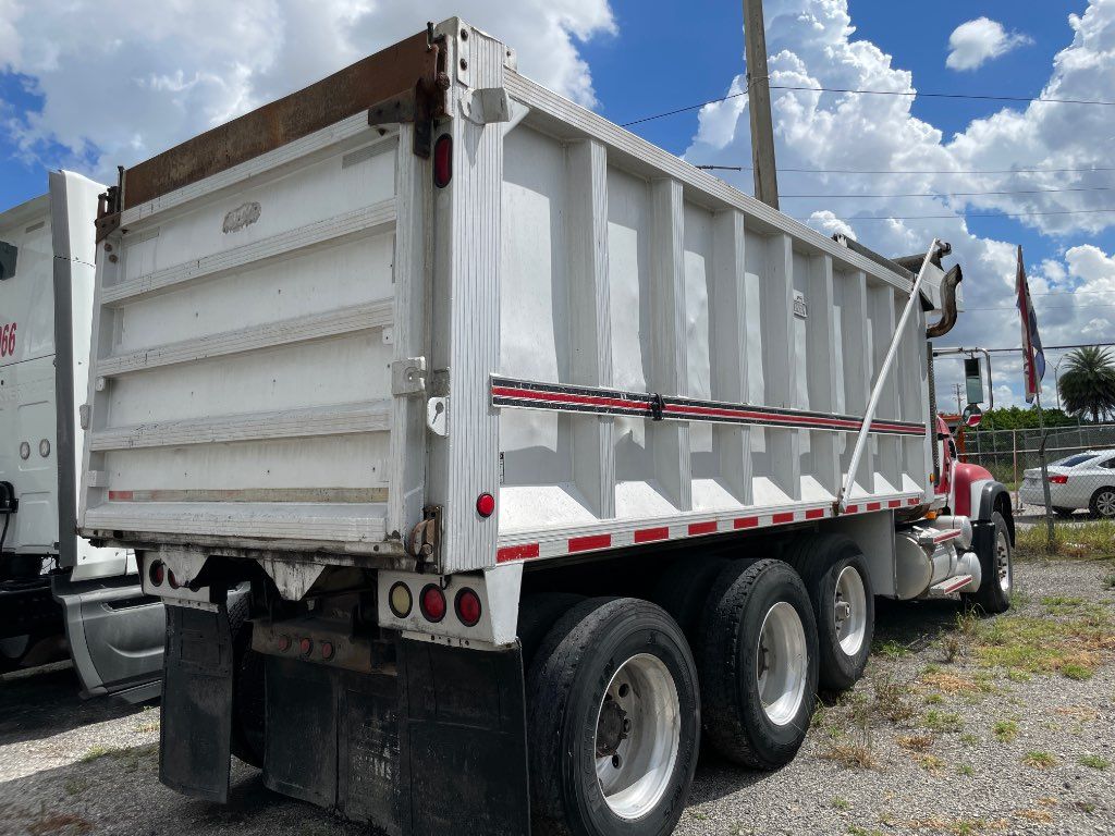 2003 MACK CV713 TRI-AXLE DUMP TRUCK - STOCK: 04976 2003 MACK CV713 TRI-AXLE DUMP TRUCK - STOCK: 04976