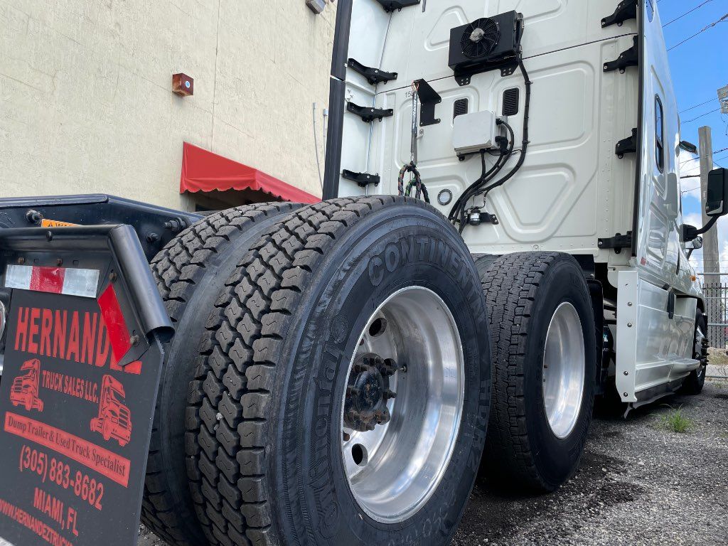 2017 FREIGHTLINER SLEEPER TRUCK, AUTOMATIC TRANSMISSION - STOCK: V2640 2017 FREIGHTLINER SLEEPER TRUCK, AUTOMATIC TRANSMISSION - STOCK: V2640