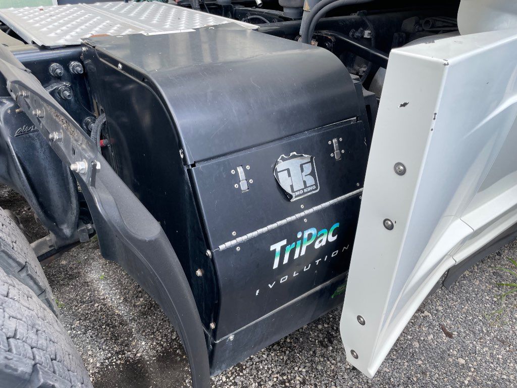 2017 FREIGHTLINER SLEEPER TRUCK, AUTOMATIC TRANSMISSION - STOCK: V2640 2017 FREIGHTLINER SLEEPER TRUCK, AUTOMATIC TRANSMISSION - STOCK: V2640