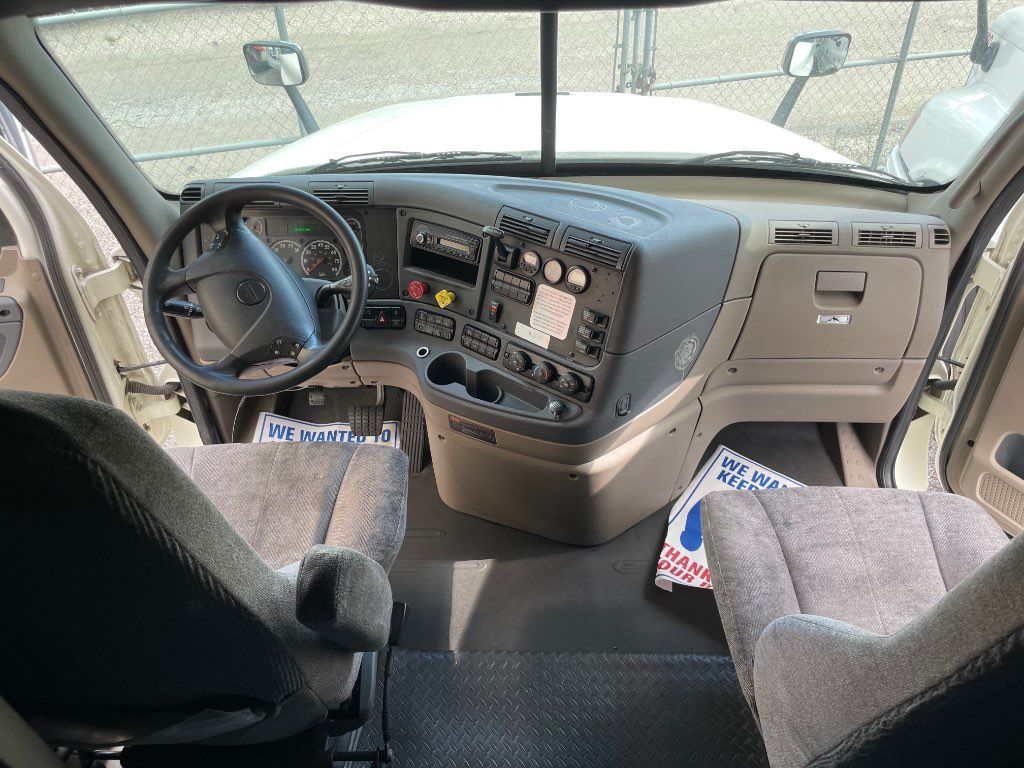 2017 FREIGHTLINER SLEEPER TRUCK, AUTOMATIC TRANSMISSION - STOCK: V2640 2017 FREIGHTLINER SLEEPER TRUCK, AUTOMATIC TRANSMISSION - STOCK: V2640
