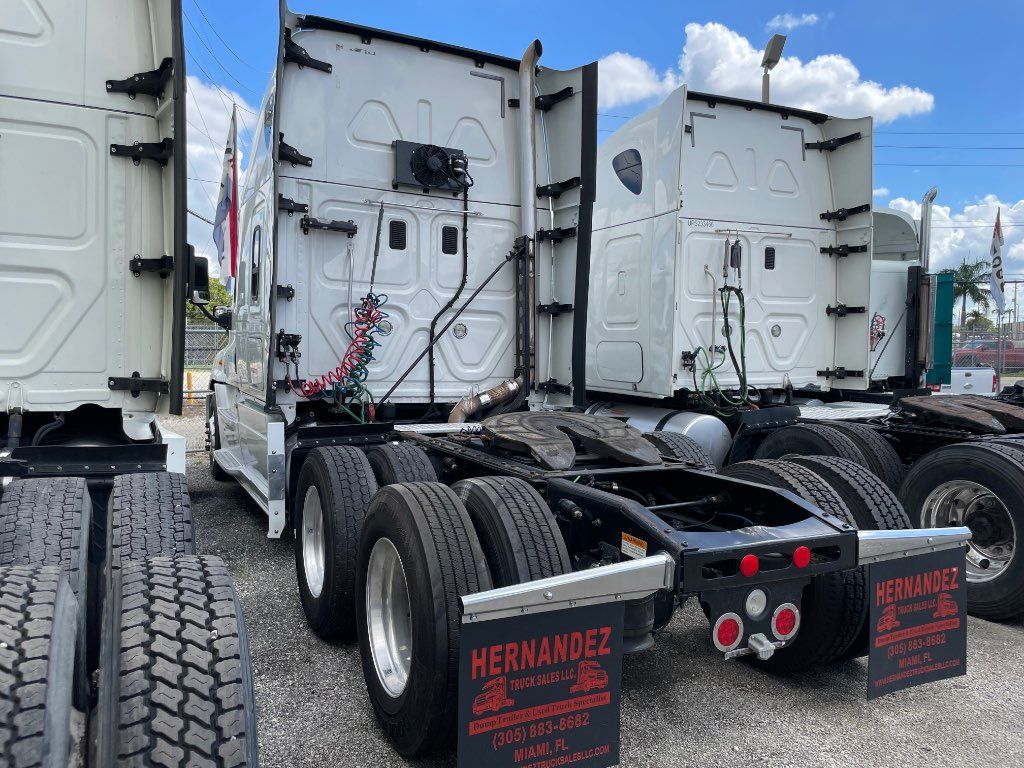 2015 FREIGHTLINER SLEEPER TRUCK, AUTOMATIC TRANSMISSION - STOCK: L2325 2015 FREIGHTLINER SLEEPER TRUCK, AUTOMATIC TRANSMISSION - STOCK: L2325
