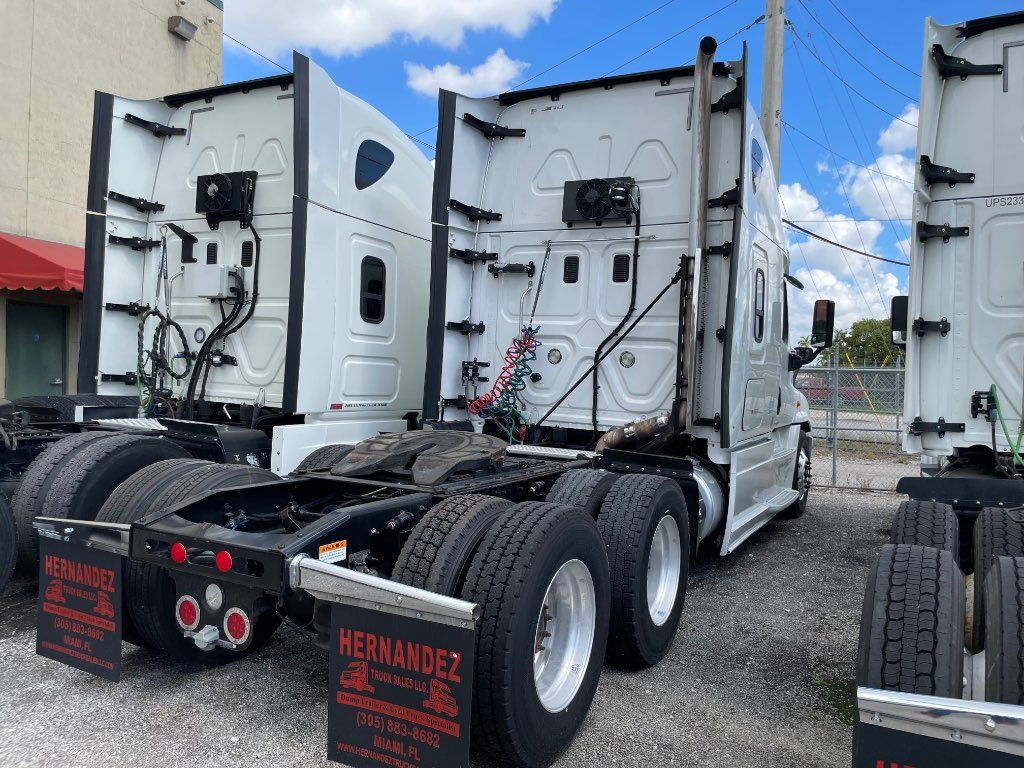 2015 FREIGHTLINER SLEEPER TRUCK, AUTOMATIC TRANSMISSION - STOCK: L2325 2015 FREIGHTLINER SLEEPER TRUCK, AUTOMATIC TRANSMISSION - STOCK: L2325