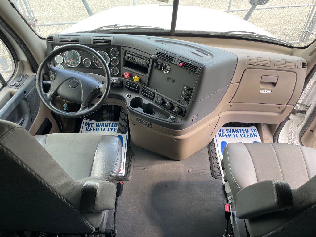 2015 FREIGHTLINER SLEEPER TRUCK, AUTOMATIC TRANSMISSION - STOCK: L2325 2015 FREIGHTLINER SLEEPER TRUCK, AUTOMATIC TRANSMISSION - STOCK: L2325
