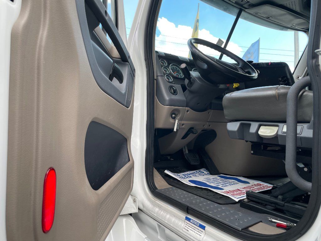 2015 FREIGHTLINER SLEEPER TRUCK, AUTOMATIC TRANSMISSION - STOCK: L2325 2015 FREIGHTLINER SLEEPER TRUCK, AUTOMATIC TRANSMISSION - STOCK: L2325