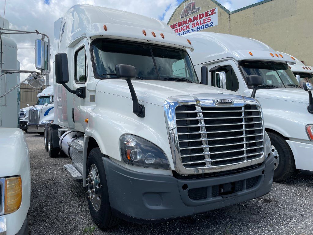 2015 FREIGHTLINER SLEEPER TRUCK, AUTOMATIC TRANSMISSION - STOCK: R5198 2015 FREIGHTLINER SLEEPER TRUCK, AUTOMATIC TRANSMISSION - STOCK: R5198
