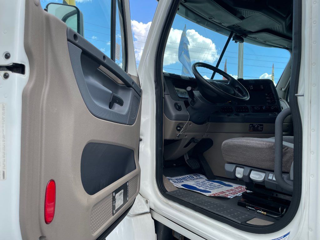 2015 FREIGHTLINER SLEEPER TRUCK, AUTOMATIC TRANSMISSION - STOCK: R5198 2015 FREIGHTLINER SLEEPER TRUCK, AUTOMATIC TRANSMISSION - STOCK: R5198