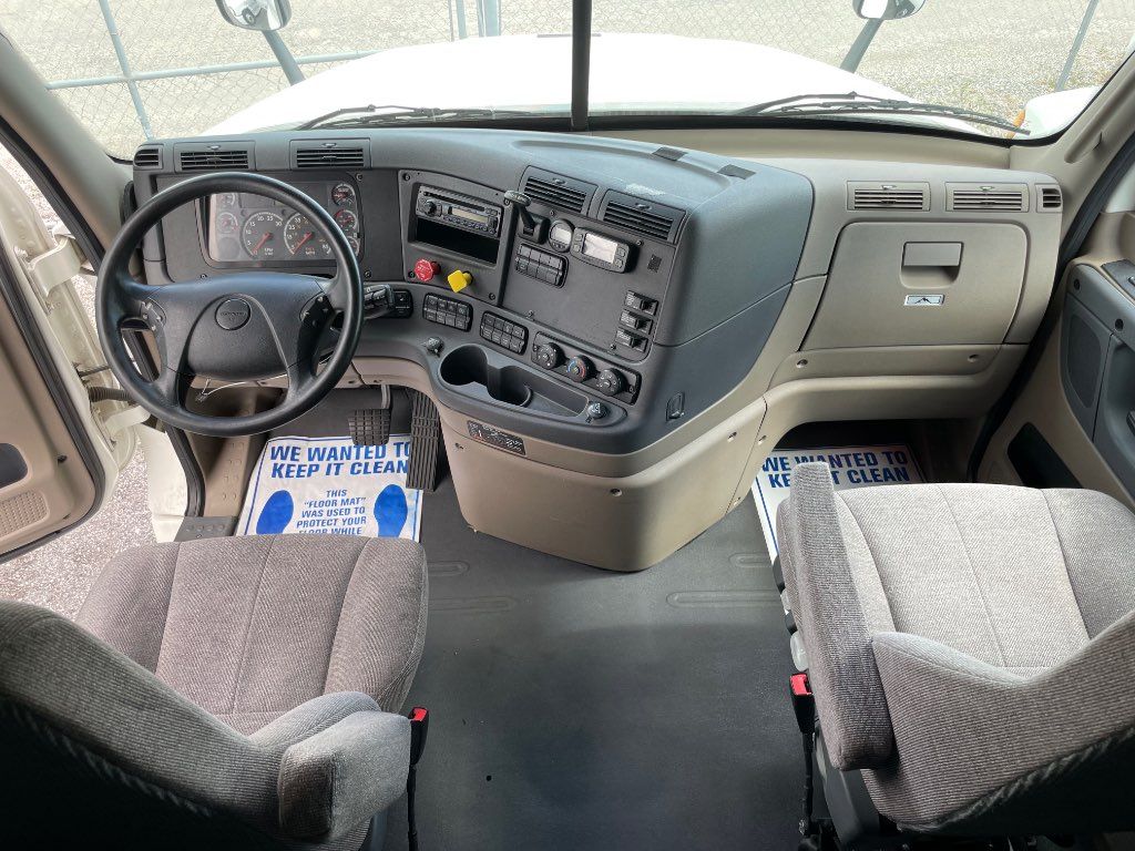 2015 FREIGHTLINER SLEEPER TRUCK, AUTOMATIC TRANSMISSION - STOCK: R5198 2015 FREIGHTLINER SLEEPER TRUCK, AUTOMATIC TRANSMISSION - STOCK: R5198