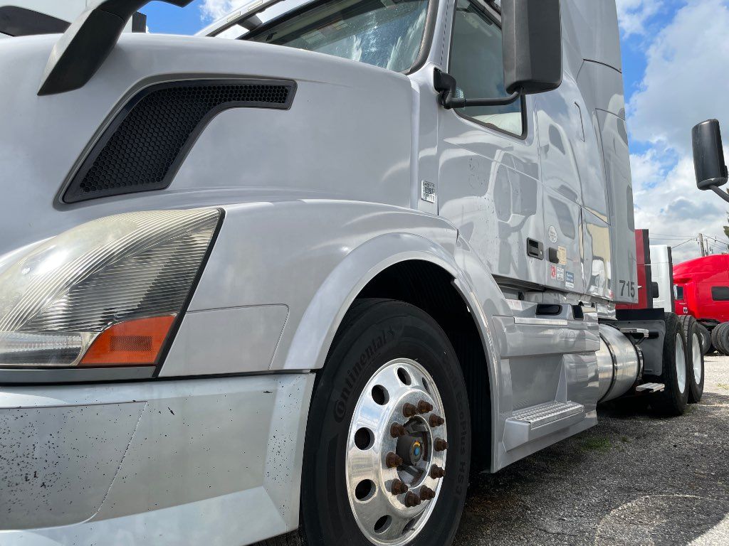 2013 VOLVO SLEEPER TRUCK, AUTOMATIC TRANSMISSION - STOCK: 66254 2013 VOLVO SLEEPER TRUCK, AUTOMATIC TRANSMISSION - STOCK: 66254