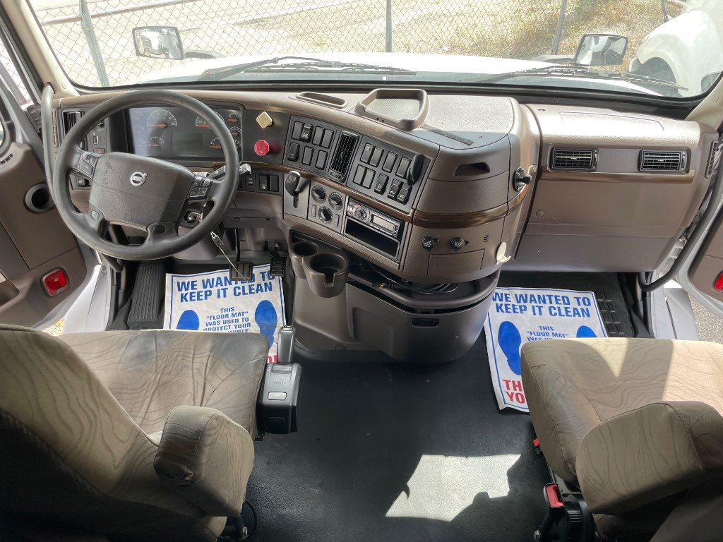 2013 VOLVO SLEEPER TRUCK, AUTOMATIC TRANSMISSION - STOCK: 66254 2013 VOLVO SLEEPER TRUCK, AUTOMATIC TRANSMISSION - STOCK: 66254
