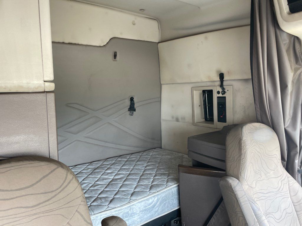 2013 VOLVO SLEEPER TRUCK, AUTOMATIC TRANSMISSION - STOCK: 66254 2013 VOLVO SLEEPER TRUCK, AUTOMATIC TRANSMISSION - STOCK: 66254