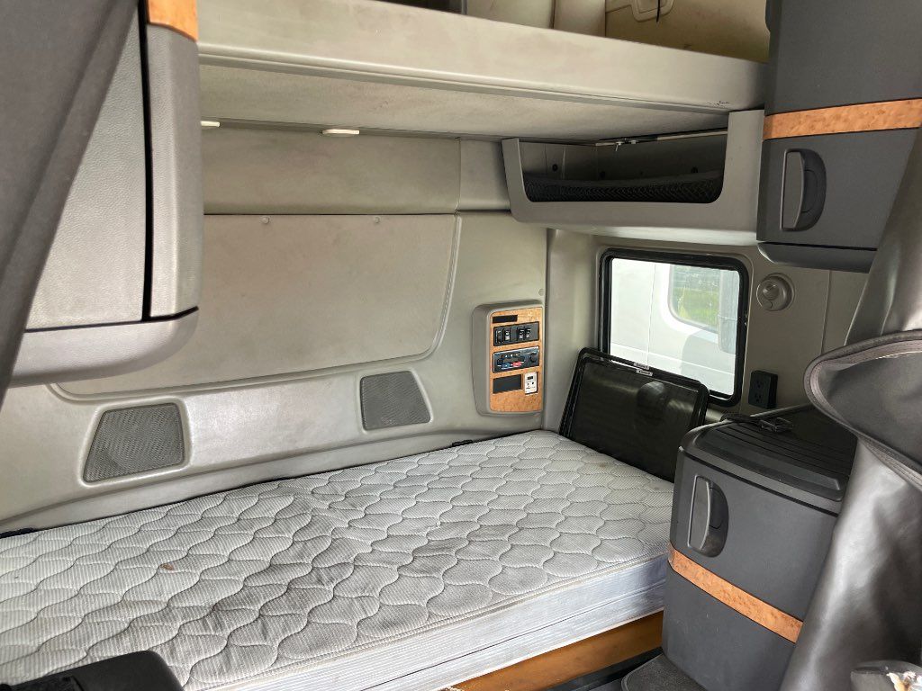 2016 INTERNATIONAL SLEEPER TRUCK, EATON FULLER 10 SPEED - STOCK: 30878 2016 INTERNATIONAL SLEEPER TRUCK, EATON FULLER 10 SPEED - STOCK: 30878