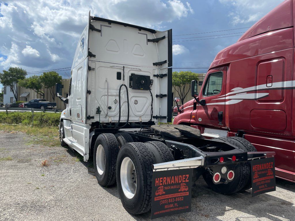 2015 FREIGHTLINER SLEEPER TRUCK, EATON FULLER 8LL SPEED - STOCK: E9296 2015 FREIGHTLINER SLEEPER TRUCK, EATON FULLER 8LL SPEED - STOCK: E9296