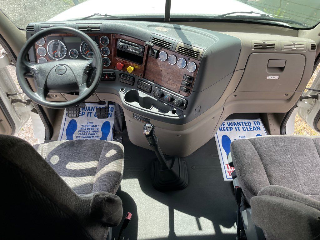 2015 FREIGHTLINER SLEEPER TRUCK, EATON FULLER 8LL SPEED - STOCK: E9296 2015 FREIGHTLINER SLEEPER TRUCK, EATON FULLER 8LL SPEED - STOCK: E9296