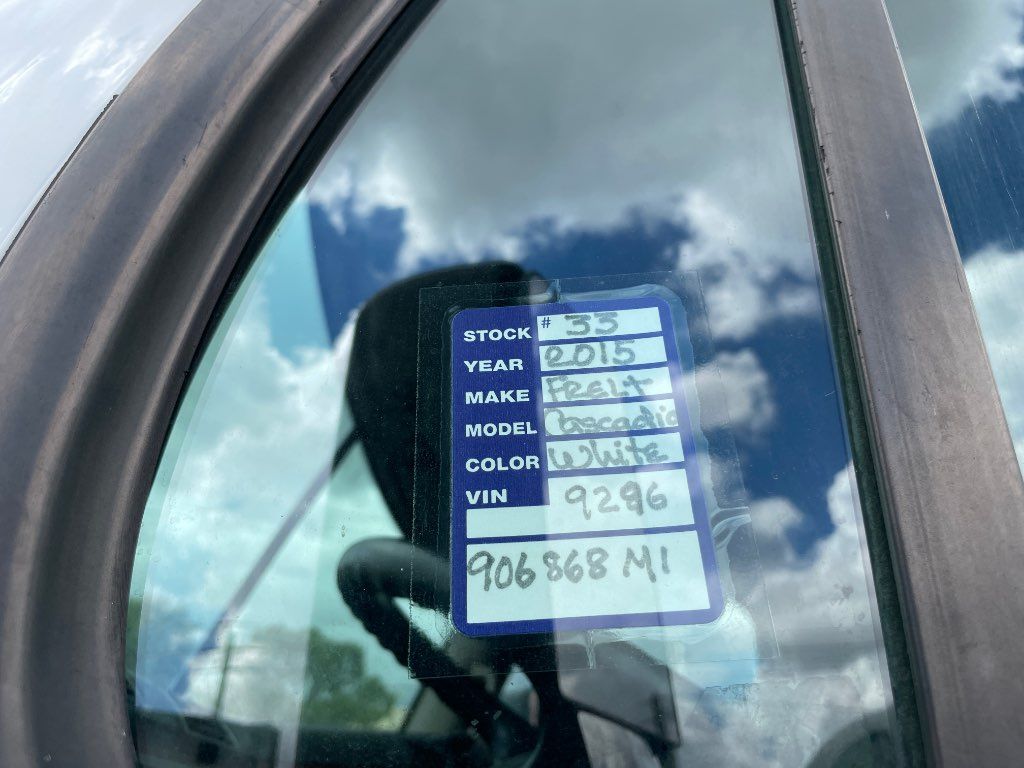 2015 FREIGHTLINER SLEEPER TRUCK, EATON FULLER 8LL SPEED - STOCK: E9296 2015 FREIGHTLINER SLEEPER TRUCK, EATON FULLER 8LL SPEED - STOCK: E9296