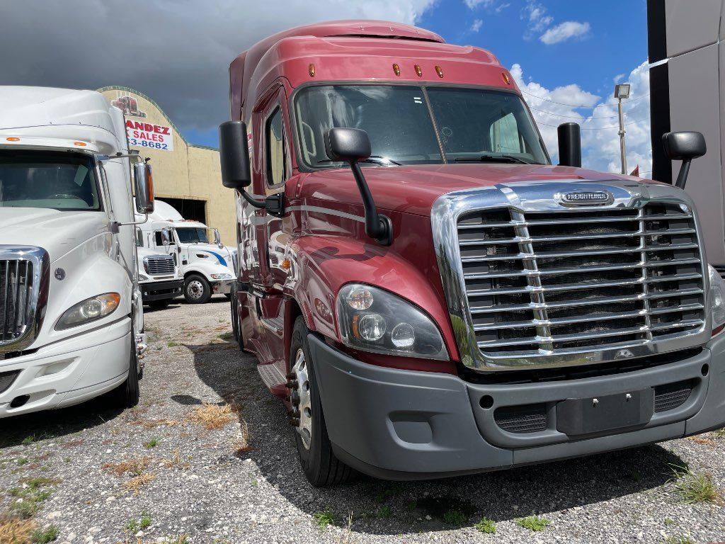 2016 FREIGHTLINER SLEEPER TRUCK, AUTOMATIC TRANSMISSION - STOCK: X3719 2016 FREIGHTLINER SLEEPER TRUCK, AUTOMATIC TRANSMISSION - STOCK: X3719