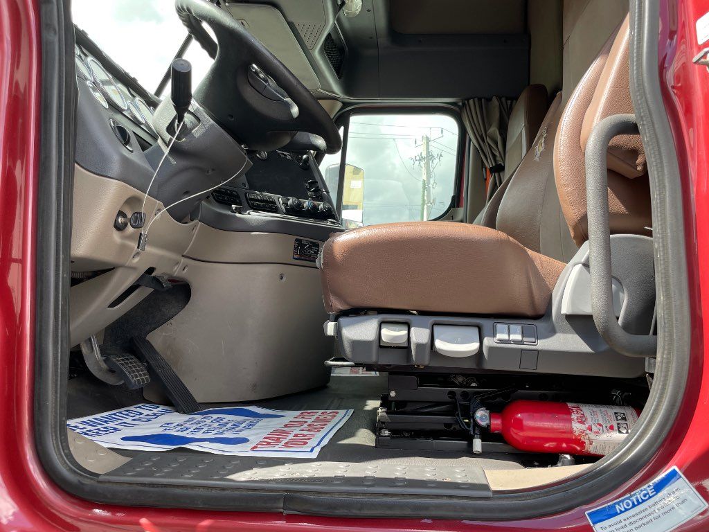 2016 FREIGHTLINER SLEEPER TRUCK, AUTOMATIC TRANSMISSION - STOCK: X3719 2016 FREIGHTLINER SLEEPER TRUCK, AUTOMATIC TRANSMISSION - STOCK: X3719