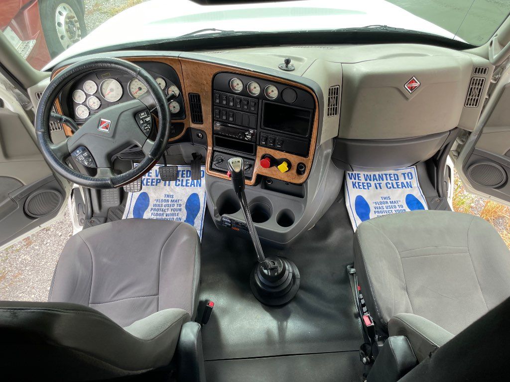 2015 INTERNATIONAL SLEEPER TRUCK, EATON FULLER 13LL SPEED - STOCK: 13147 2015 INTERNATIONAL SLEEPER TRUCK, EATON FULLER 13LL SPEED - STOCK: 13147
