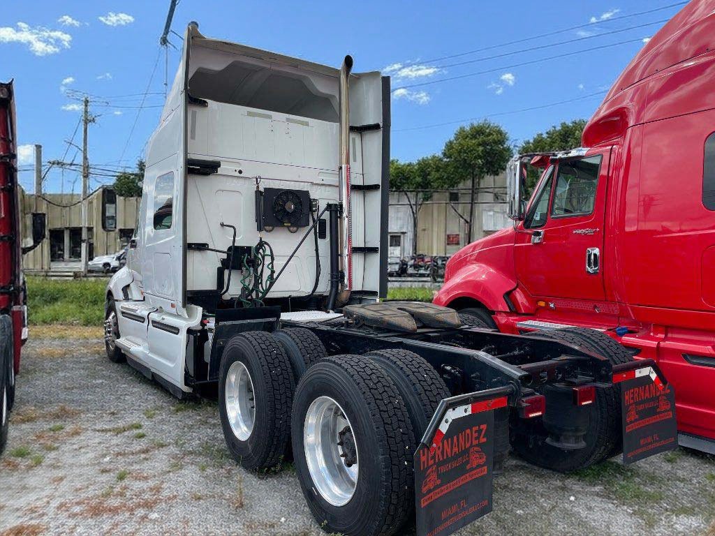 2015 INTERNATIONAL SLEEPER TRUCK, EATON FULLER 13LL SPEED - STOCK: 13147 2015 INTERNATIONAL SLEEPER TRUCK, EATON FULLER 13LL SPEED - STOCK: 13147