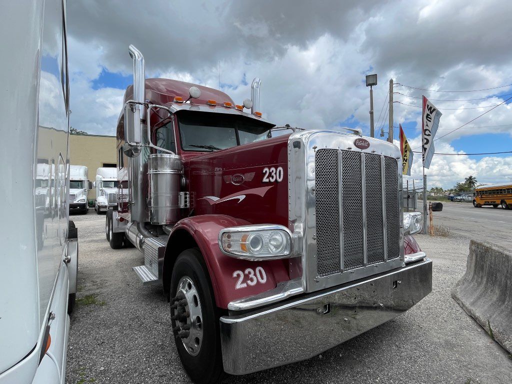 2009 PETERBILT SLEEPER TRUCK, EATON FULLER 10 SPEED (REBUILT ENGINE & TRANSMISSION) - STOCK: 74680 2009 PETERBILT SLEEPER TRUCK, EATON FULLER 10 SPEED (REBUILT ENGINE & TRANSMISSION) - STOCK: 74680