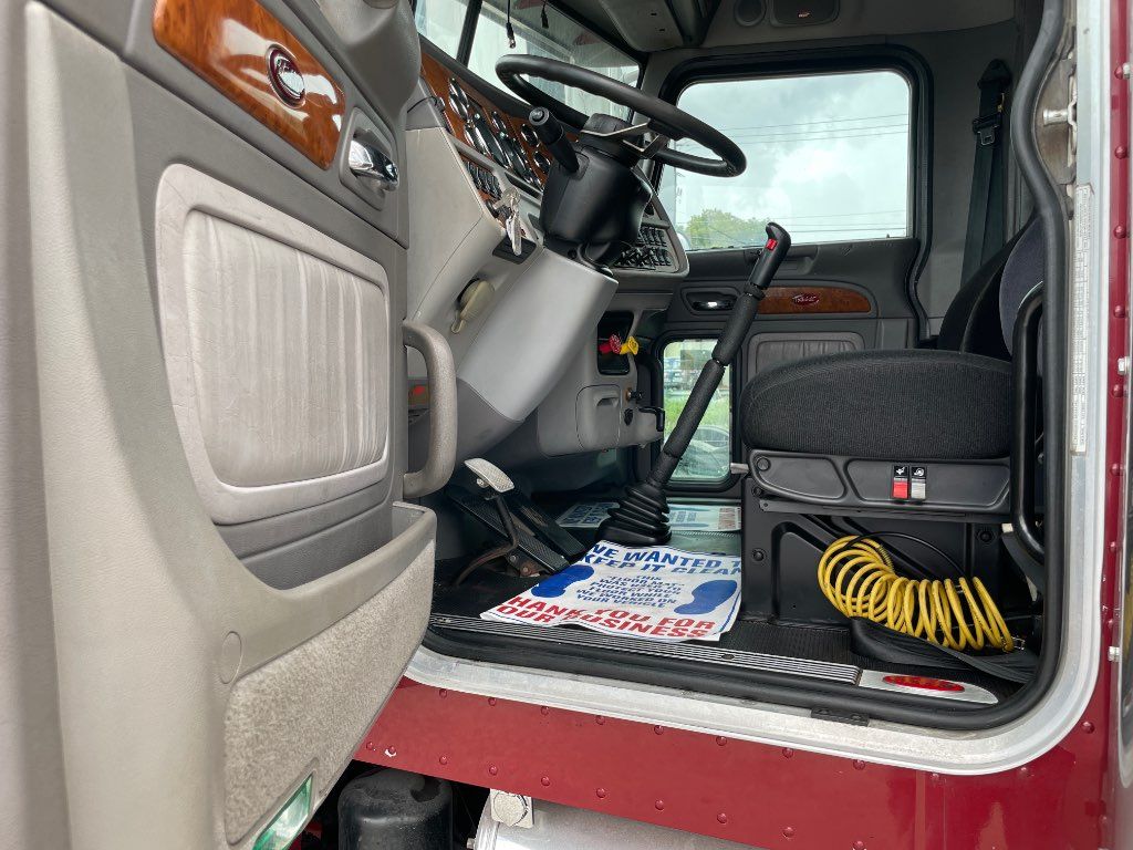 2009 PETERBILT SLEEPER TRUCK, EATON FULLER 10 SPEED (REBUILT ENGINE & TRANSMISSION) - STOCK: 74680 2009 PETERBILT SLEEPER TRUCK, EATON FULLER 10 SPEED (REBUILT ENGINE & TRANSMISSION) - STOCK: 74680