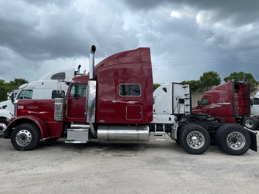 2009 PETERBILT SLEEPER TRUCK, EATON FULLER 10 SPEED (REBUILT ENGINE & TRANSMISSION) - STOCK: 74680 2009 PETERBILT SLEEPER TRUCK, EATON FULLER 10 SPEED (REBUILT ENGINE & TRANSMISSION) - STOCK: 74680