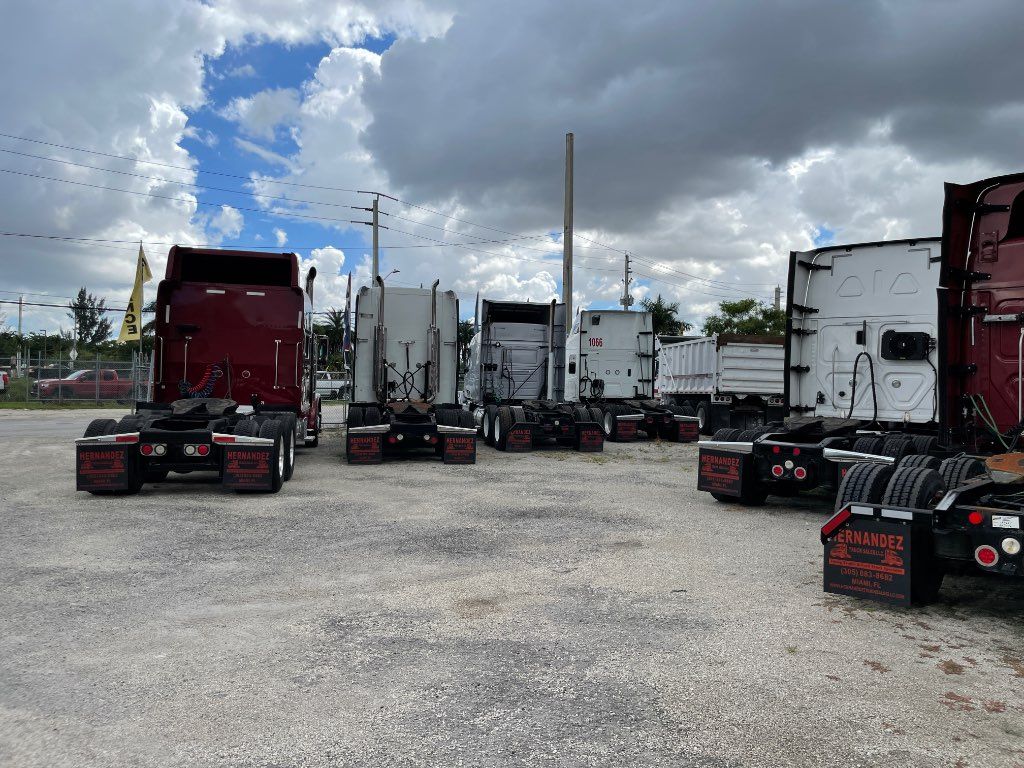 2009 PETERBILT SLEEPER TRUCK, EATON FULLER 10 SPEED (REBUILT ENGINE & TRANSMISSION) - STOCK: 74680 2009 PETERBILT SLEEPER TRUCK, EATON FULLER 10 SPEED (REBUILT ENGINE & TRANSMISSION) - STOCK: 74680