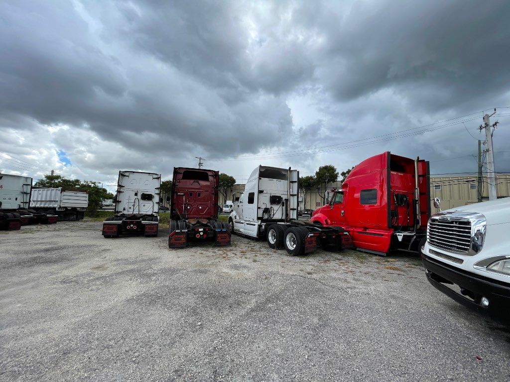 2009 PETERBILT SLEEPER TRUCK, EATON FULLER 10 SPEED (REBUILT ENGINE & TRANSMISSION) - STOCK: 74680 2009 PETERBILT SLEEPER TRUCK, EATON FULLER 10 SPEED (REBUILT ENGINE & TRANSMISSION) - STOCK: 74680