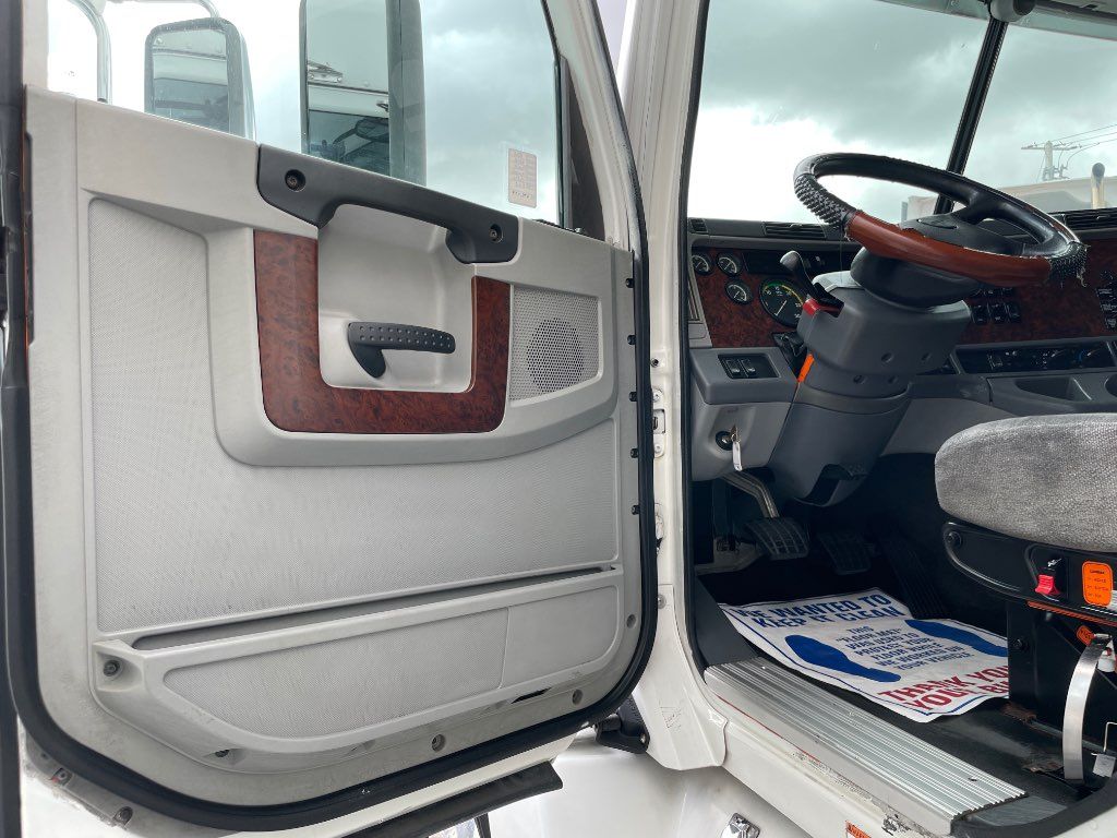 2012 FREIGHTLINER SLEEPER TRUCK, MANUAL TRANSMISSION - STOCK: T2166 2012 FREIGHTLINER SLEEPER TRUCK, MANUAL TRANSMISSION - STOCK: T2166