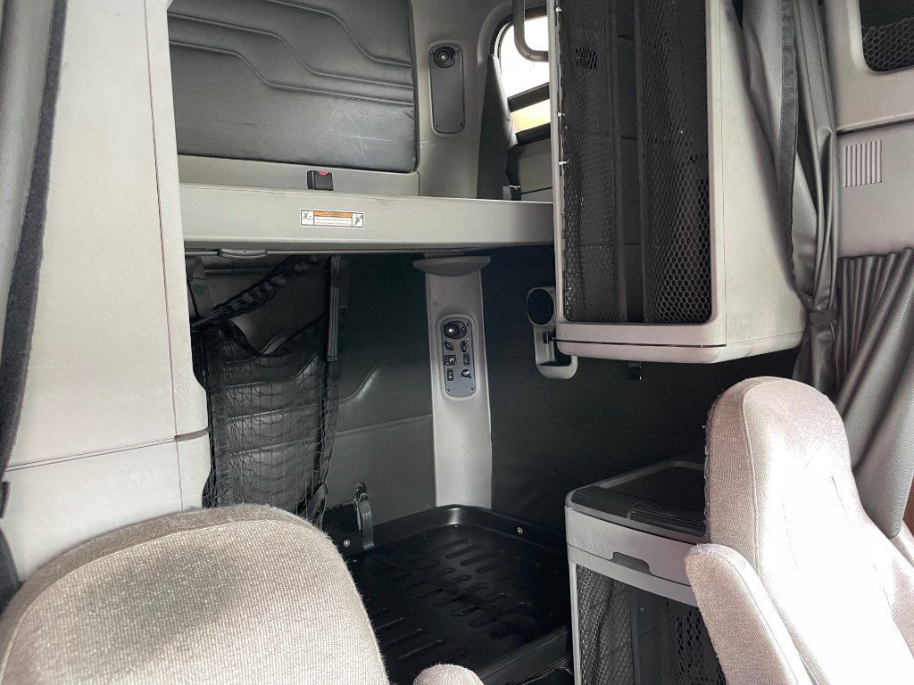 2012 FREIGHTLINER SLEEPER TRUCK, MANUAL TRANSMISSION - STOCK: T2166 2012 FREIGHTLINER SLEEPER TRUCK, MANUAL TRANSMISSION - STOCK: T2166