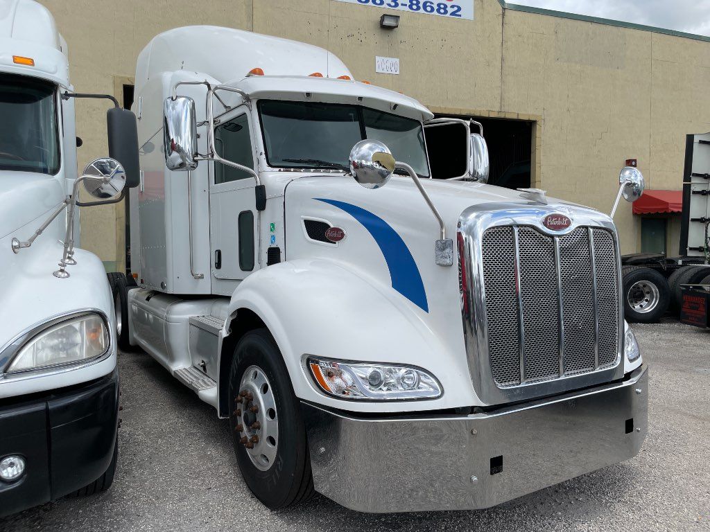 2011 PETERBILT SLEEPER TRUCK, EATON FULLER 10 SPEED REBULT ENGINE - STOCK: 31070 2011 PETERBILT SLEEPER TRUCK, EATON FULLER 10 SPEED REBULT ENGINE - STOCK: 31070