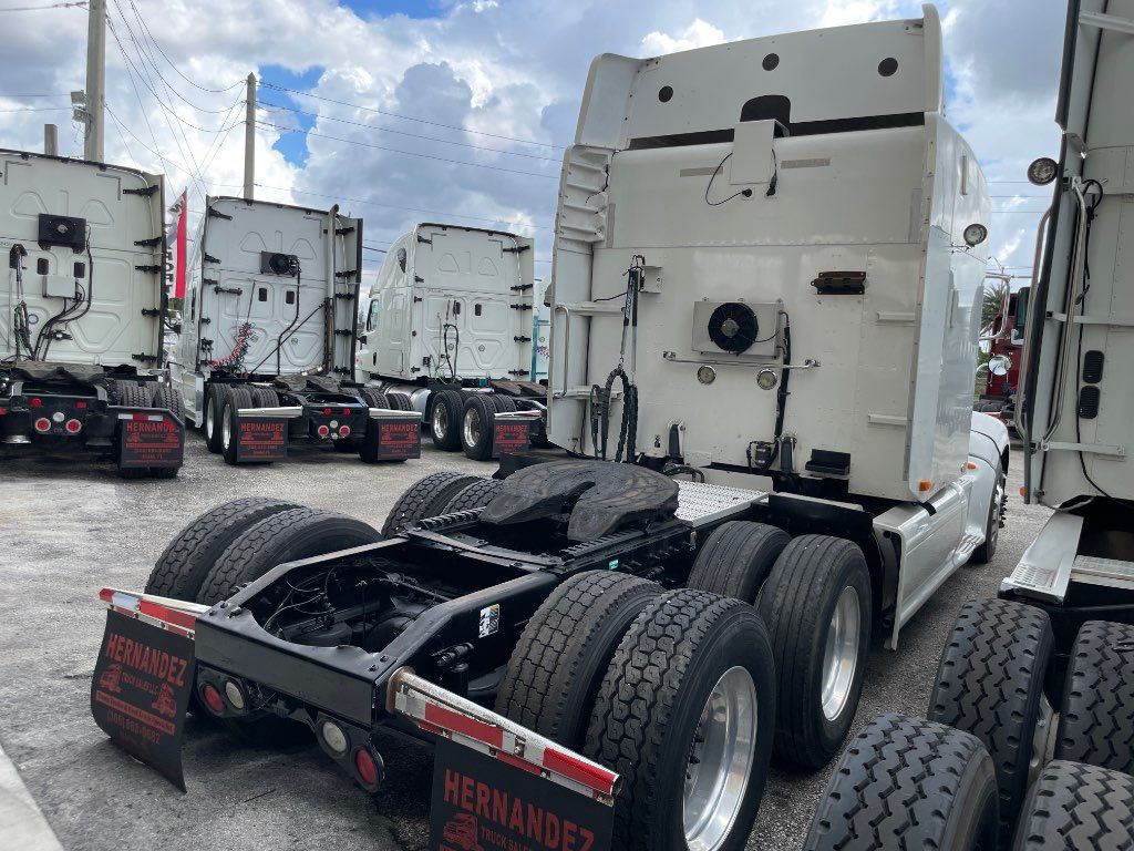 2011 PETERBILT SLEEPER TRUCK, EATON FULLER 10 SPEED REBULT ENGINE - STOCK: 31070 2011 PETERBILT SLEEPER TRUCK, EATON FULLER 10 SPEED REBULT ENGINE - STOCK: 31070