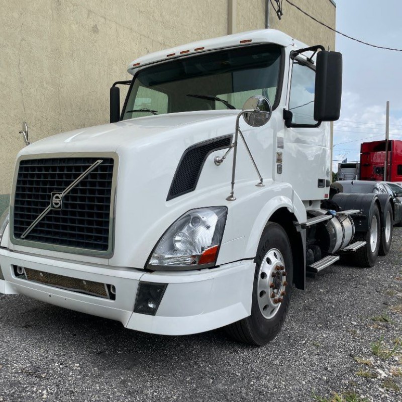 2011 VOLVO - STOCK: 28232