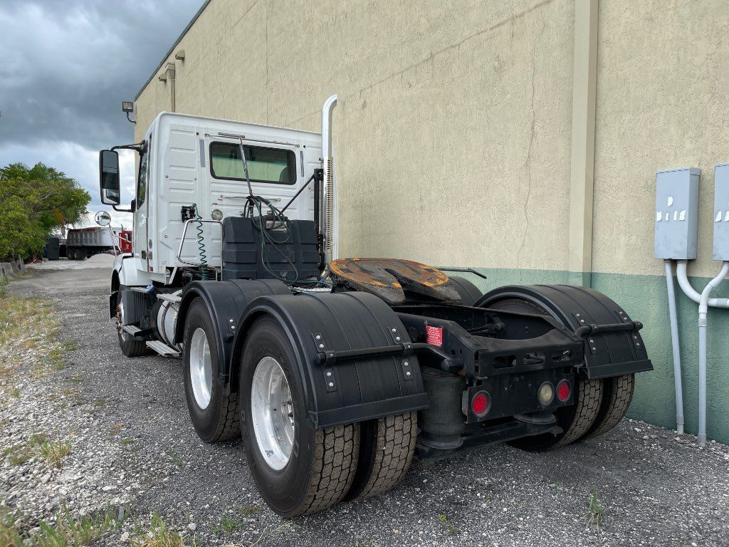 2011 VOLVO DAY CAB TRUCK, EATON FULLER TRANSMISSION - STOCK: 28232 2011 VOLVO DAY CAB TRUCK, EATON FULLER TRANSMISSION - STOCK: 28232