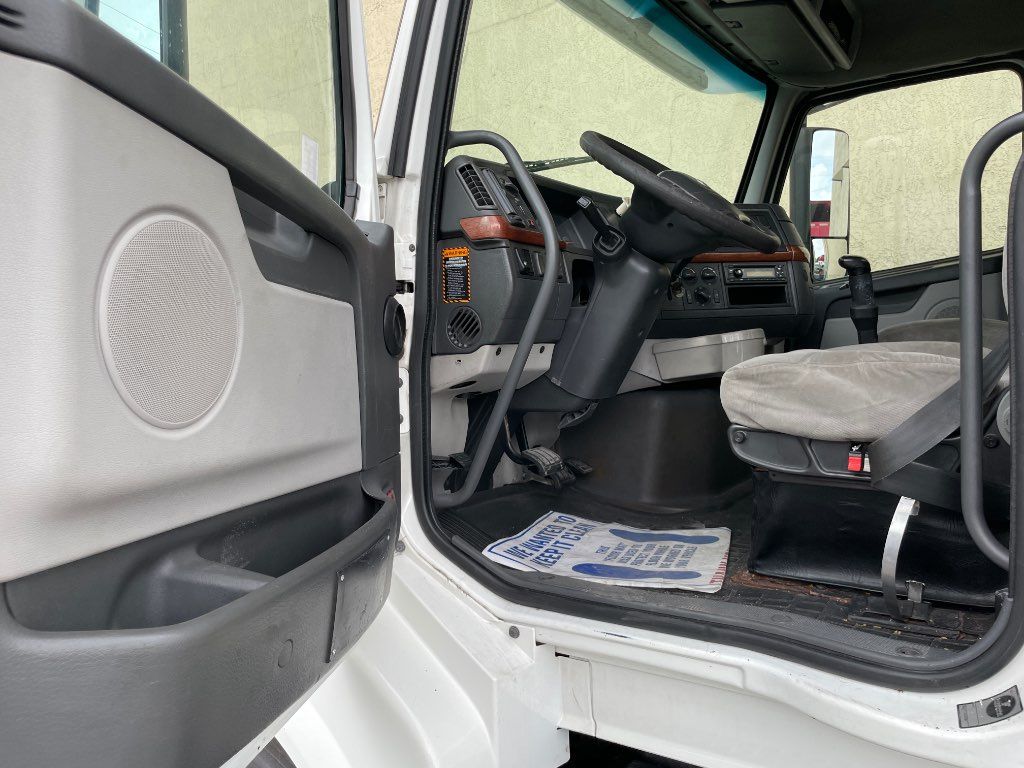 2011 VOLVO DAY CAB TRUCK, EATON FULLER TRANSMISSION - STOCK: 28232 2011 VOLVO DAY CAB TRUCK, EATON FULLER TRANSMISSION - STOCK: 28232